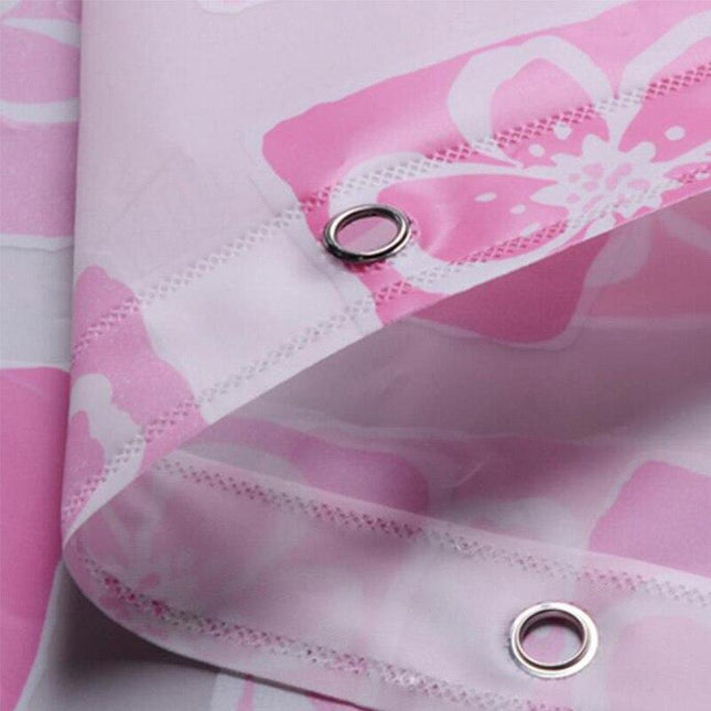 Duschvorhang mit rosa Blumenmuster