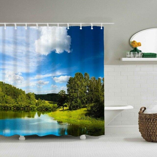 Duschvorhang mit idyllischer Landschaft am See