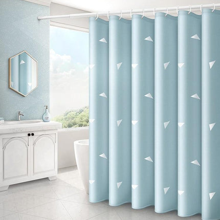 Hellblauer Duschvorhang mit weißen Dreiecken